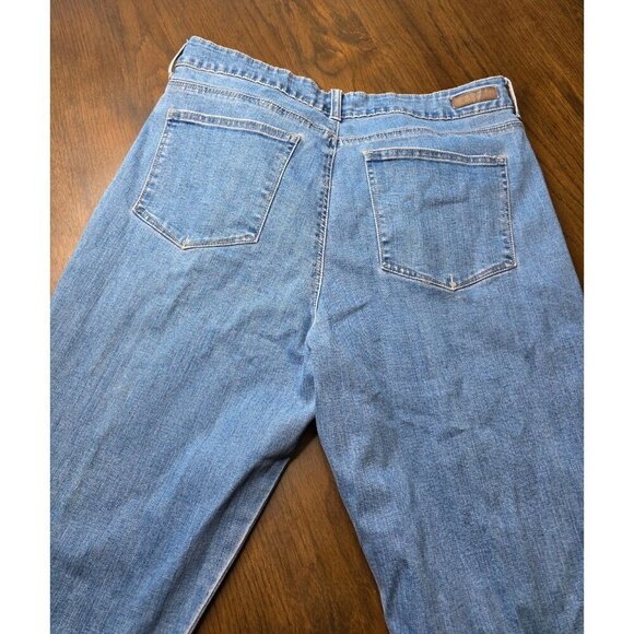 Lee Classic Fit At The Waist Straight Jean Women's Size 18 Medium Blue High Rise - Picture 8 of 11